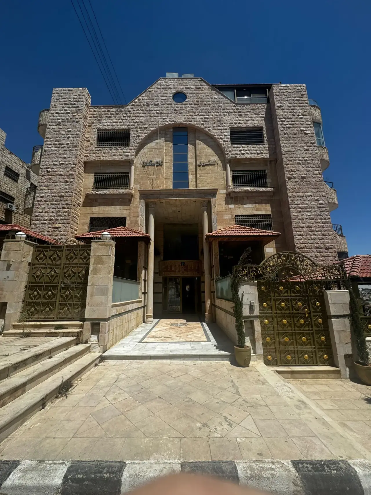 Spacious Basement Apartment in the Heart of Tlaa Al Ali